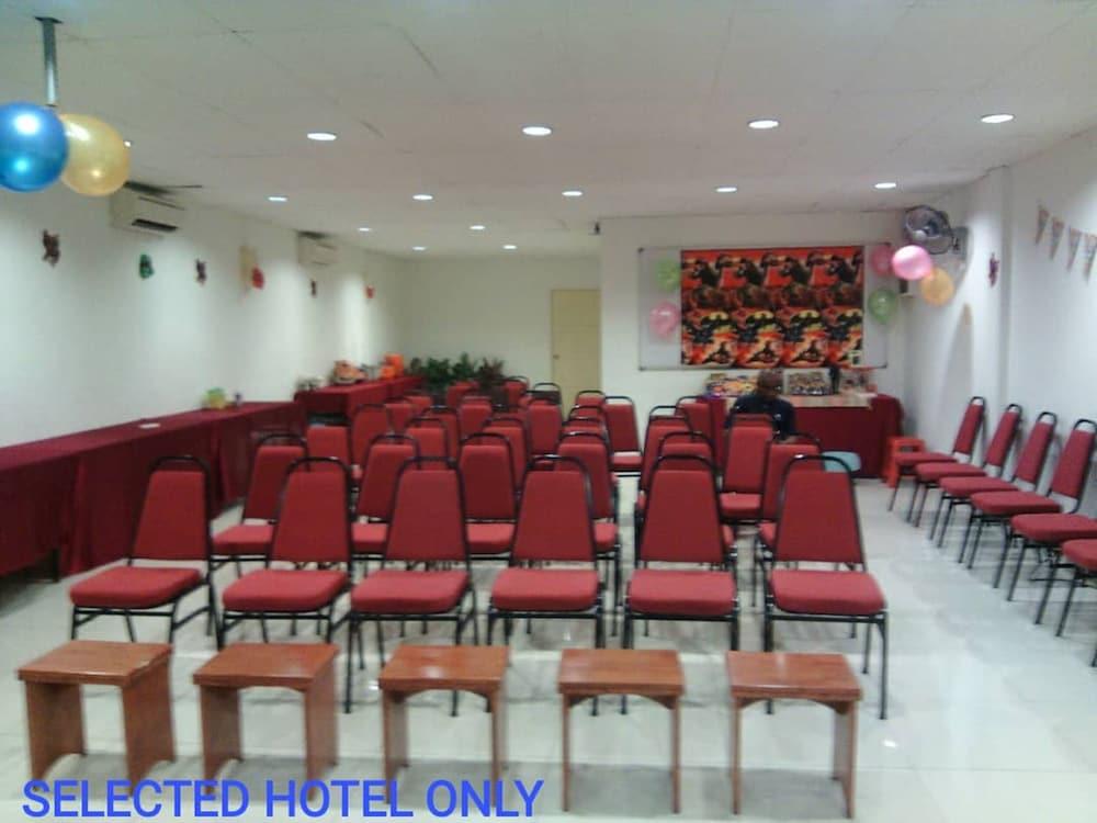 Sun Inns Hotel D'Mind Seri Kembangan Exteriör bild