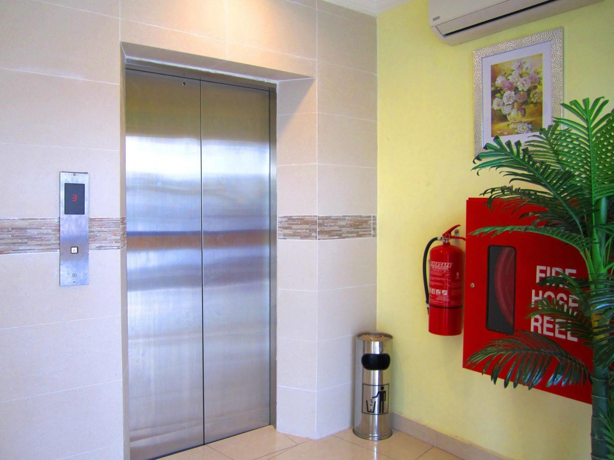 Sun Inns Hotel D'Mind Seri Kembangan Exteriör bild